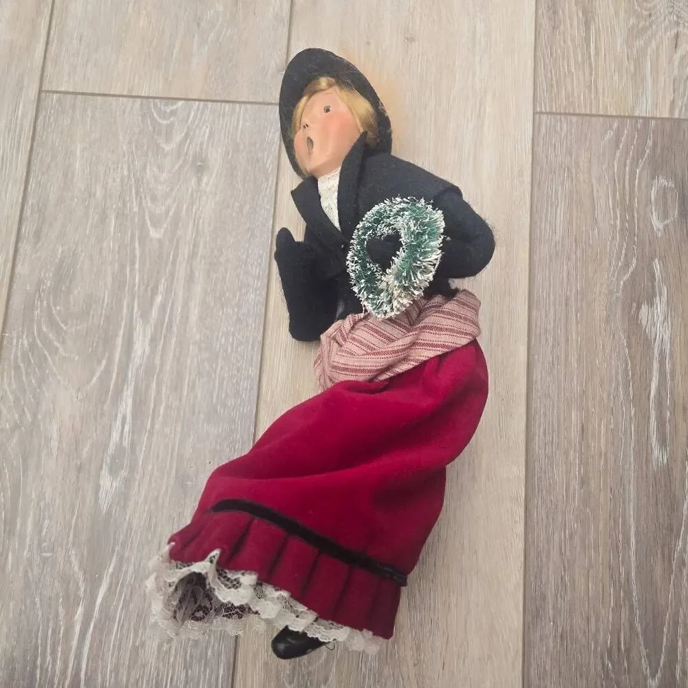 Byers Choice vintage 2000 holiday Caroler seated sitting The Carolers